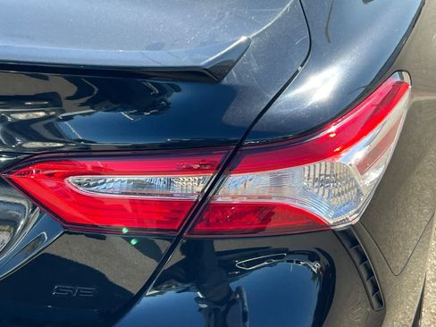Used 2020 Toyota Camry SE FWD image 18