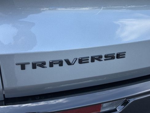 Used 2024 Chevrolet Traverse RS FWD image 11