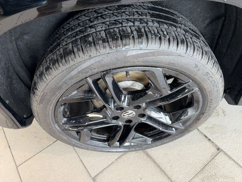 Used 2025 Volkswagen Tiguan SE R-Line image 14