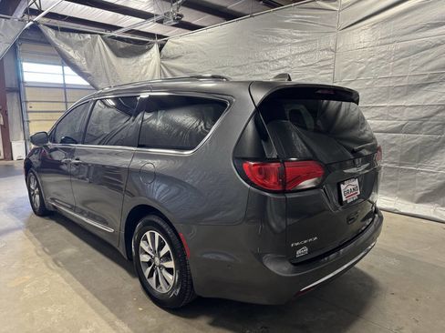 Used 2020 Chrysler Pacifica Limited w/ Advanced Safetytec Group image 4