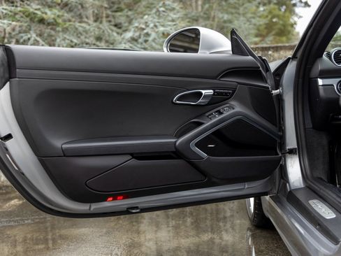 Used 2018 Porsche 718 Cayman S image 22