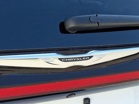 Used 2023 Chrysler Pacifica Touring-L FWD image 36
