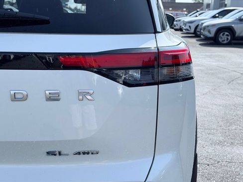 Used 2023 Nissan Pathfinder SL AWD/4WD image 8