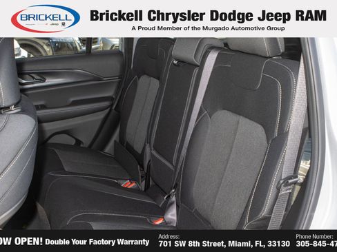 New 2025 Jeep Grand Cherokee Laredo image 16