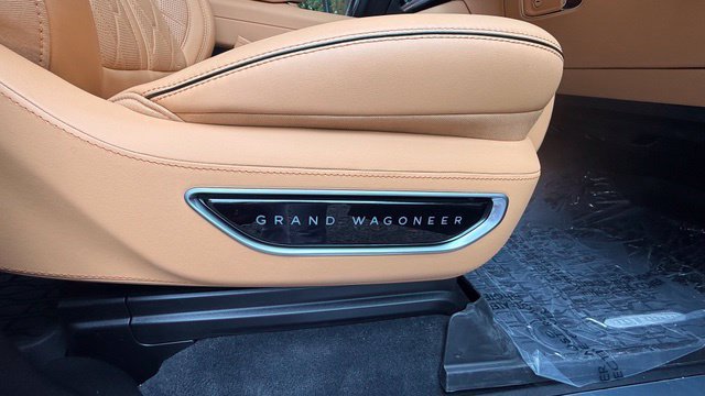 Used 2026 Jeep Grand Wagoneer Summit AWD/4WD image 16