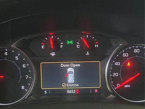 Used 2024 GMC Terrain SLE w/ Driver Convenience Package image 24