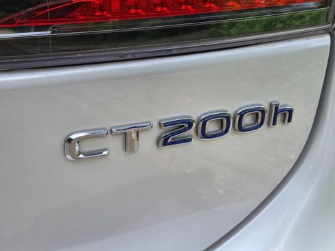 Used 2015 Lexus CT 200h w/ Navigation Package FWD image 31