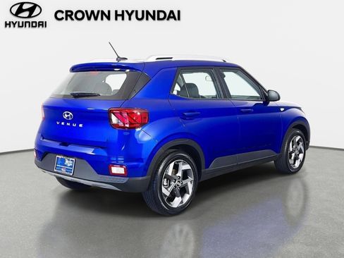 Certified 2025 Hyundai Venue SEL FWD image 5