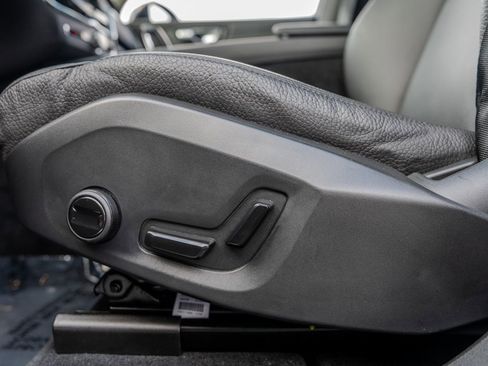 Used 2025 Volvo XC60 B5 Plus image 16