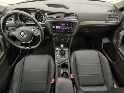 Used 2020 Volkswagen Tiguan SE image 41