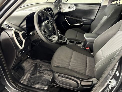 Used 2023 Kia Soul LX w/ LX Technology Package FWD image 22