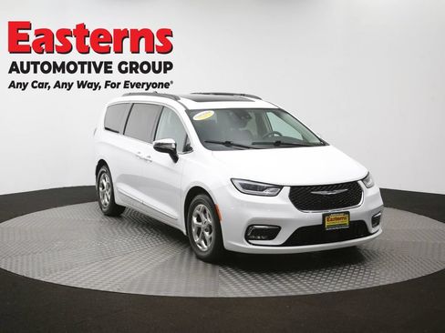Used 2023 Chrysler Pacifica Limited FWD image 53