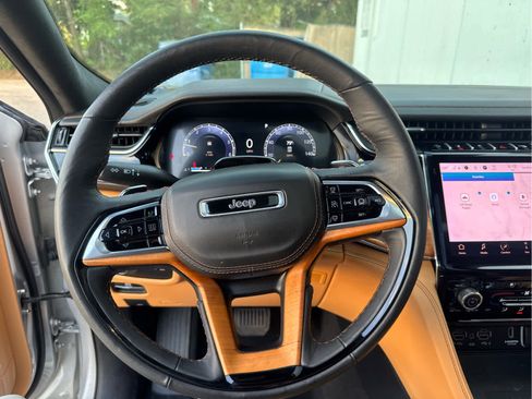 Used 2025 Jeep Grand Cherokee L Summit image 29