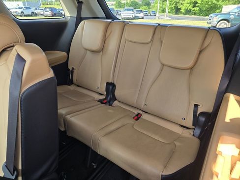 Used 2024 Kia Carnival LX FWD image 11