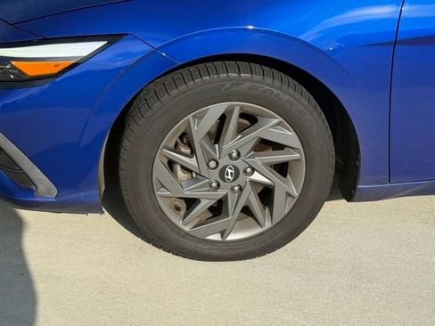 Used 2024 Hyundai Elantra SEL FWD image 5