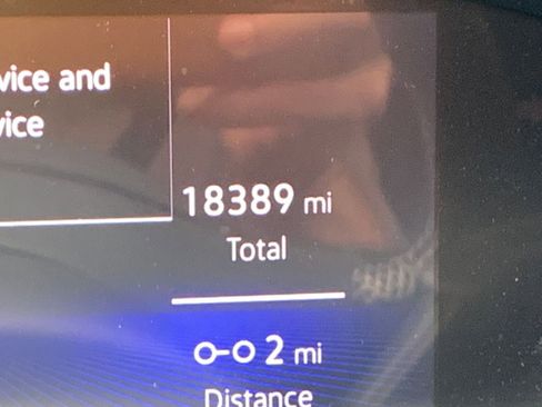 Used 2025 Volkswagen Taos SE image 9