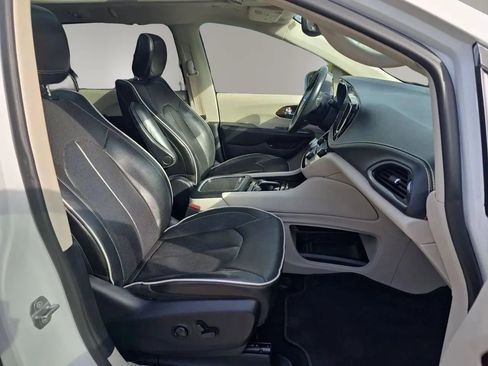 Used 2022 Chrysler Pacifica Limited FWD image 27