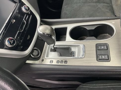 Used 2018 Nissan Murano SV w/ Premium Package image 18