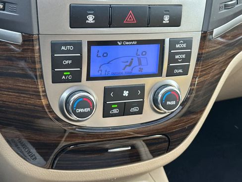 Used 2011 Hyundai Santa Fe Limited FWD image 19