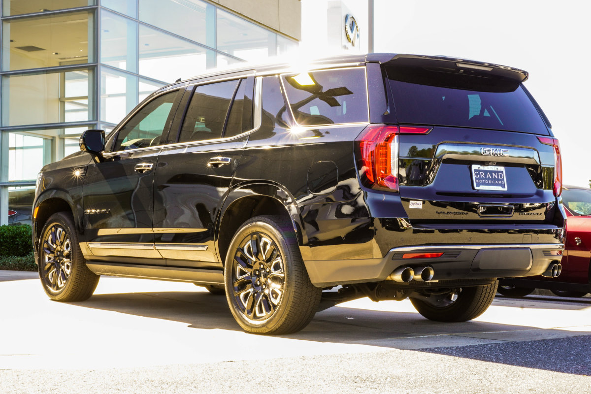 Used 2023 GMC Yukon Denali Ultimate AWD/4WD image 11