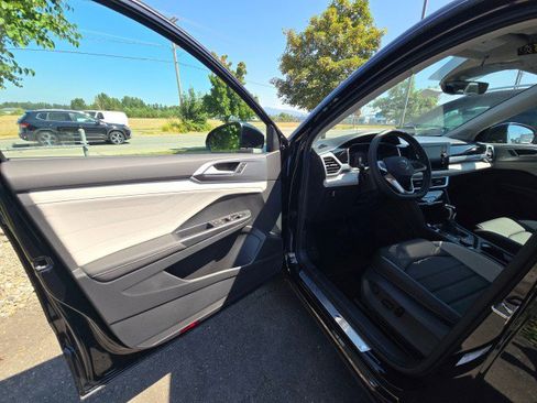 New 2025 Volkswagen Taos SEL image 21