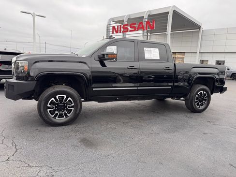 Used 2015 GMC Sierra 2500 Denali w/ Duramax Plus Package image 2