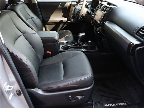 Used 2020 Toyota 4Runner TRD Off-Road Premium w/ Moonroof Package AWD/4WD image 27