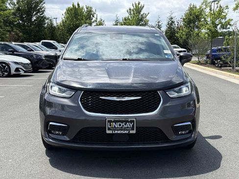 Used 2022 Chrysler Pacifica Touring-L AWD/4WD image 7