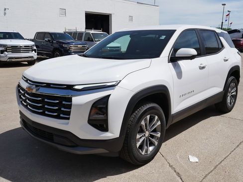 New 2026 Chevrolet Equinox LT w/ Convenience Package II AWD/4WD image 4