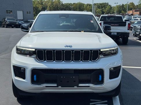 Used 2022 Jeep Grand Cherokee Overland w/ Luxury Tech Group IV AWD/4WD image 9