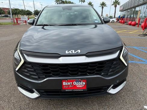 Used 2023 Kia Sportage LX FWD image 2