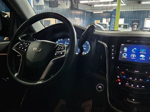 Used 2017 Cadillac Escalade Luxury image 44
