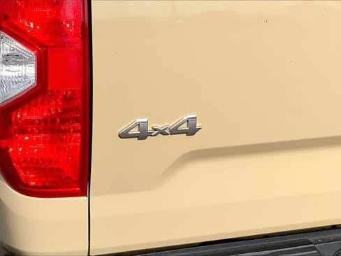 Used 2019 Toyota Tundra Limited w/ Limited Premium Package AWD/4WD image 10