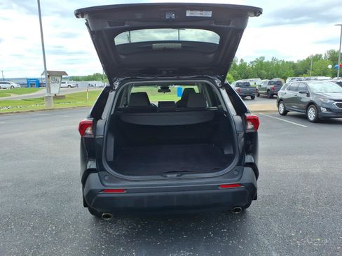 Used 2022 Toyota RAV4 XLE w/ Convenience Package FWD image 6