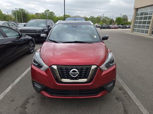 Used 2020 Nissan Kicks SR w/ SR Premium Package FWD image 3