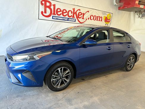 Used 2023 Kia Forte LXS FWD image 2