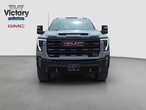 Used 2024 GMC Sierra 2500 AT4X AWD/4WD image 2