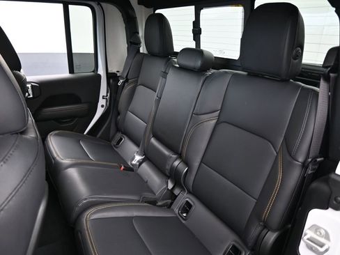 Used 2024 Jeep Gladiator Sport w/ Premium Package image 37