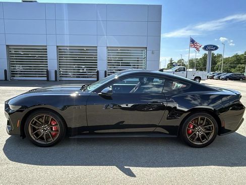 Used 2025 Ford Mustang GT Premium RWD image 6