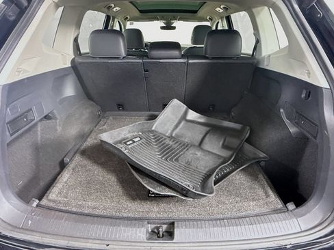 Used 2021 Volkswagen Tiguan SEL AWD/4WD image 25