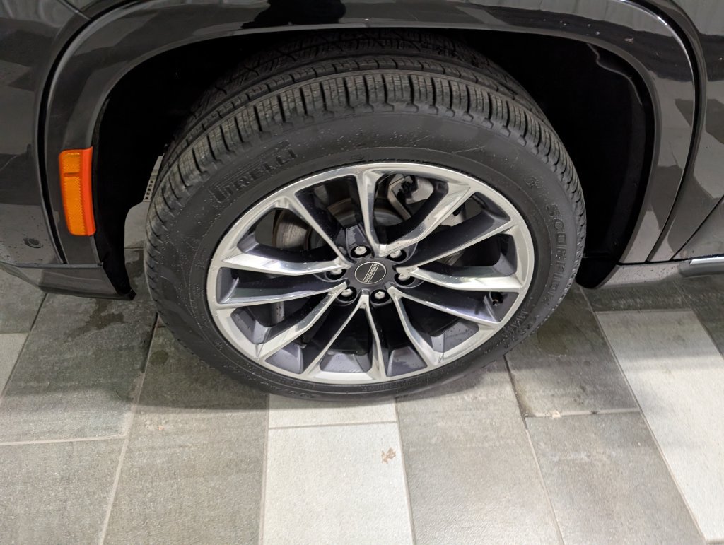 Used 2025 Jeep Wagoneer Series III w/ Premium Group I AWD/4WD image 7