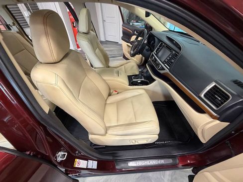 Used 2018 Toyota Highlander Limited AWD/4WD image 45
