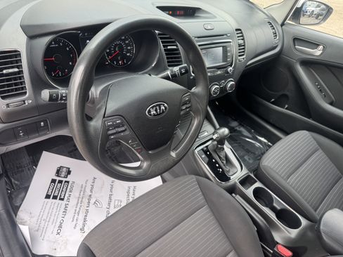 Used 2017 Kia Forte LX w/ LX Popular Package image 12