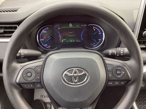 Used 2025 Toyota RAV4 XLE image 25