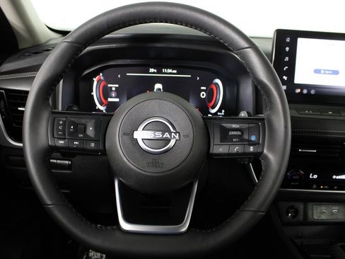 Certified 2024 Nissan Rogue SL FWD image 10