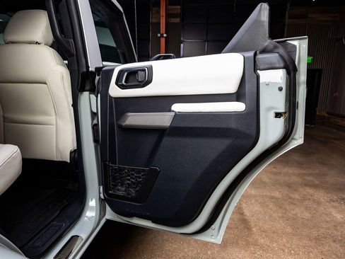 Used 2022 Ford Bronco Wildtrak image 39