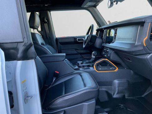 Used 2024 Ford Bronco Badlands image 16
