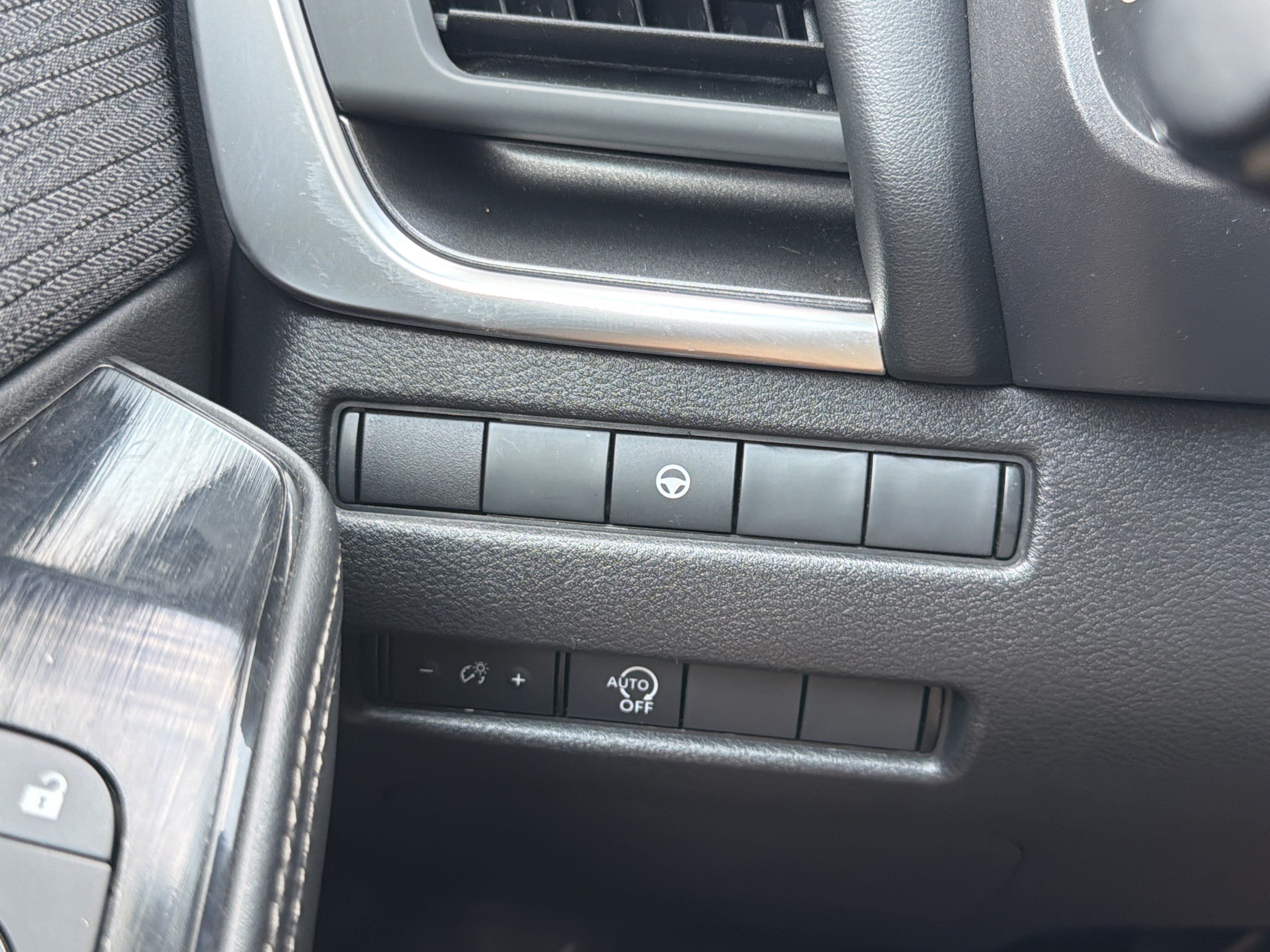 Used 2023 Nissan Rogue SV AWD/4WD image 13