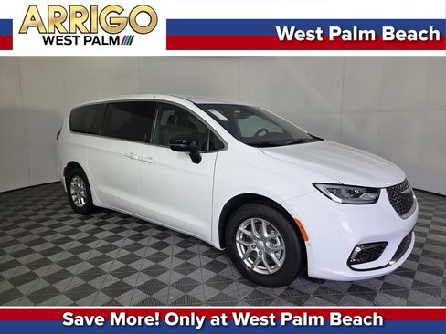 New 2026 Chrysler Pacifica Select FWD image 1