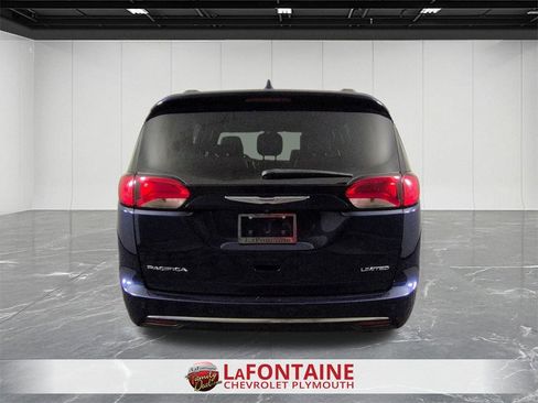 Used 2020 Chrysler Pacifica Limited image 7